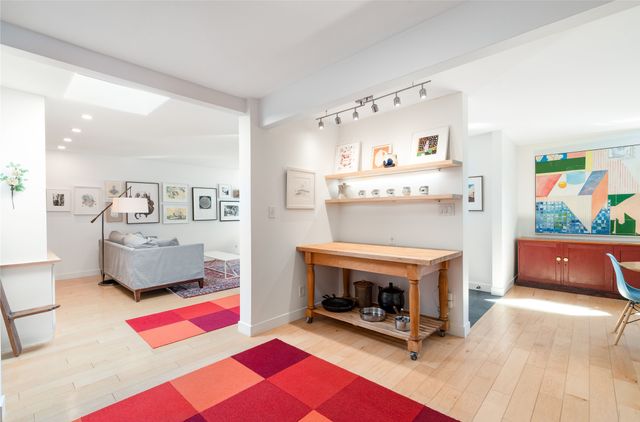 626 Calle De Valdez, Santa Fe, NM 87505