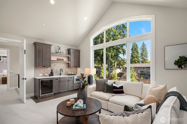 1555 158th Court SE, Bellevue, WA 98008