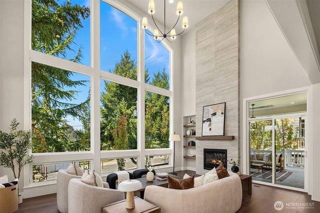 1555 158th Court SE, Bellevue, WA 98008