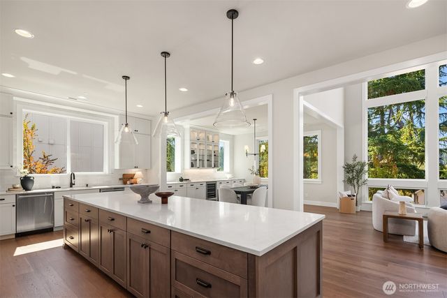1555 158th Court SE, Bellevue, WA 98008