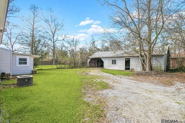 215 8th Street Dr, Ponchatoula, LA 70454