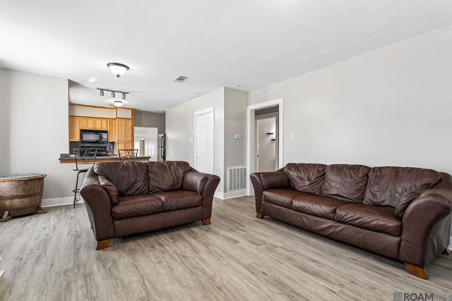 215 8th Street Dr, Ponchatoula, LA 70454