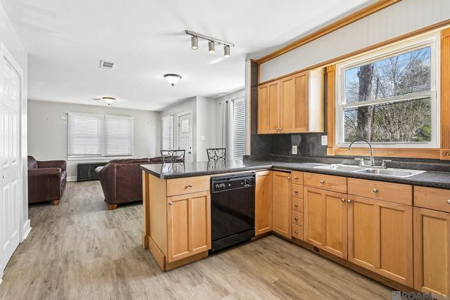 215 8th Street Dr, Ponchatoula, LA 70454