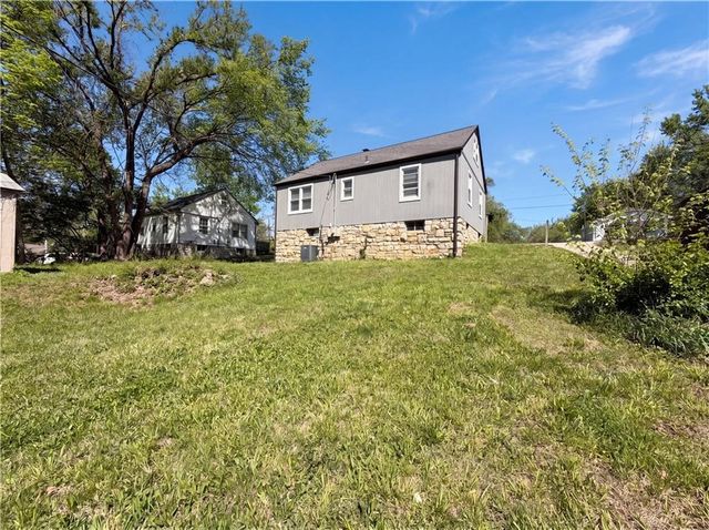 5525 Yecker Avenue, Kansas City, KS 66104