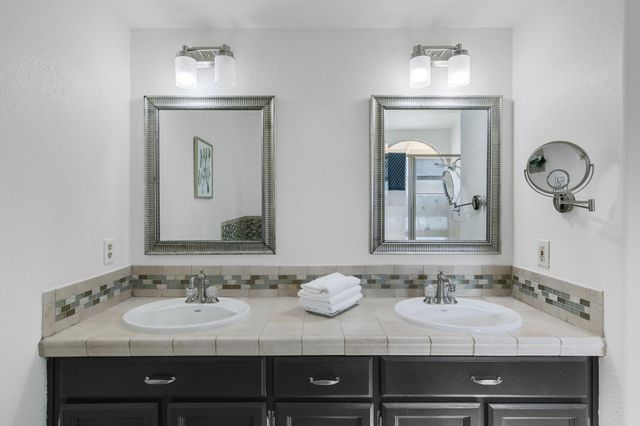 8647 Little Wood Cir, Elk Grove, CA 95624