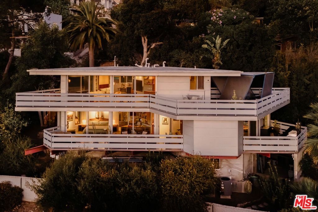 2383 Loma Vista Place, Los Angeles, CA 90039 — exterior