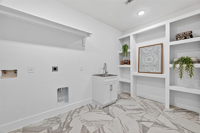 661 Angus Trail, Angleton, TX 77515