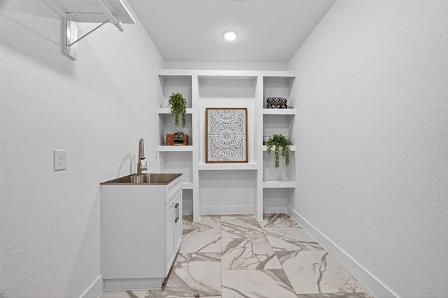 661 Angus Trail, Angleton, TX 77515