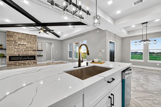 661 Angus Trail, Angleton, TX 77515