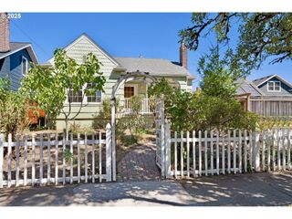 3821 Ne MILTON St, Portland, OR 97212