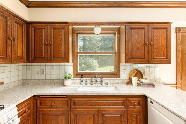 S67W24425 Skyline AVENUE, Waukesha, WI 53189