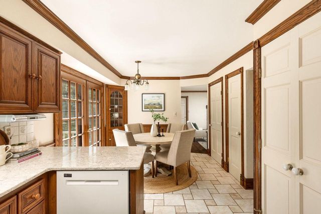S67W24425 Skyline AVENUE, Waukesha, WI 53189
