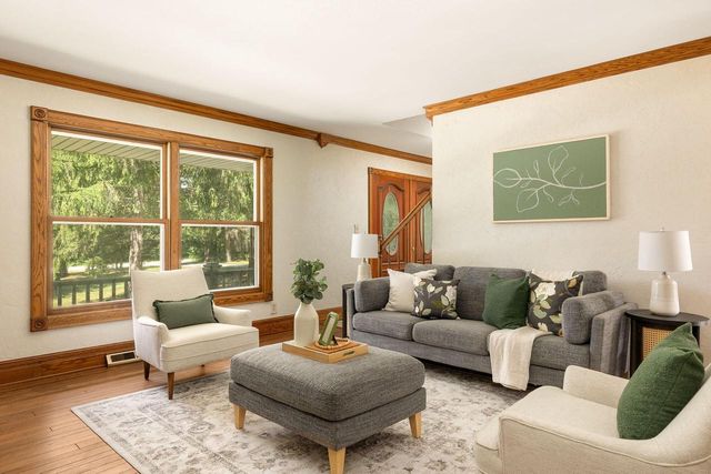 S67W24425 Skyline AVENUE, Waukesha, WI 53189