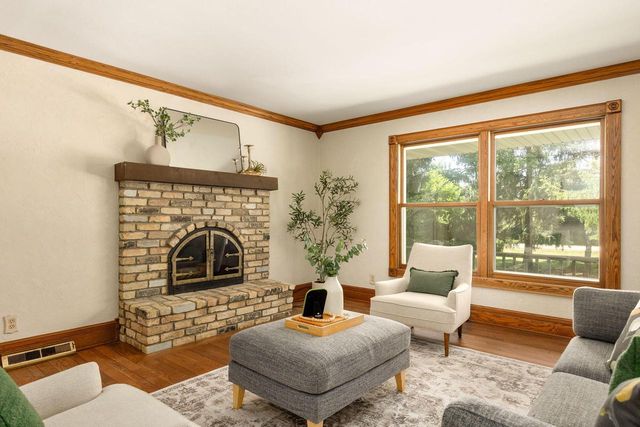 S67W24425 Skyline AVENUE, Waukesha, WI 53189