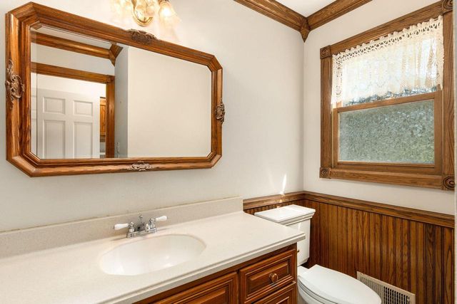 S67W24425 Skyline AVENUE, Waukesha, WI 53189