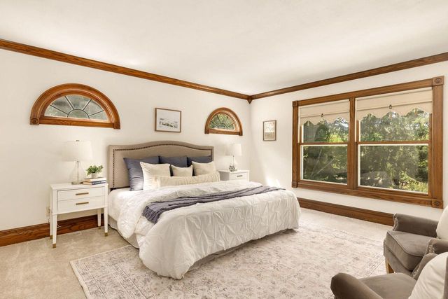S67W24425 Skyline AVENUE, Waukesha, WI 53189