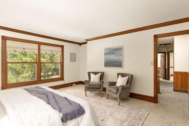 S67W24425 Skyline AVENUE, Waukesha, WI 53189