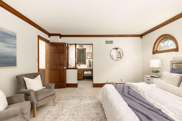 S67W24425 Skyline AVENUE, Waukesha, WI 53189