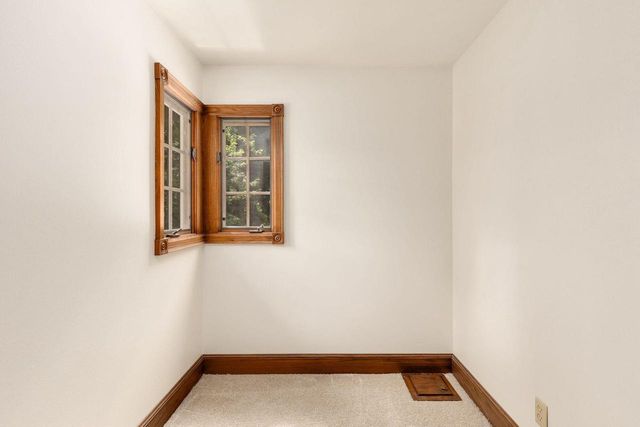 S67W24425 Skyline AVENUE, Waukesha, WI 53189