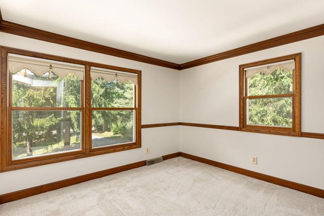 S67W24425 Skyline AVENUE, Waukesha, WI 53189