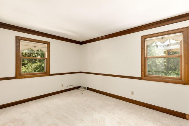 S67W24425 Skyline AVENUE, Waukesha, WI 53189