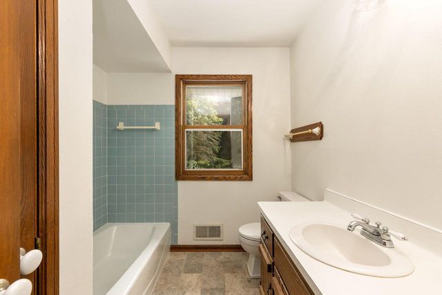 S67W24425 Skyline AVENUE, Waukesha, WI 53189