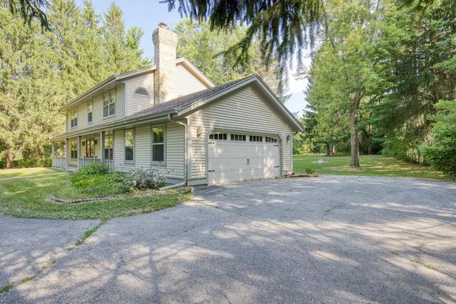 S67W24425 Skyline AVENUE, Waukesha, WI 53189