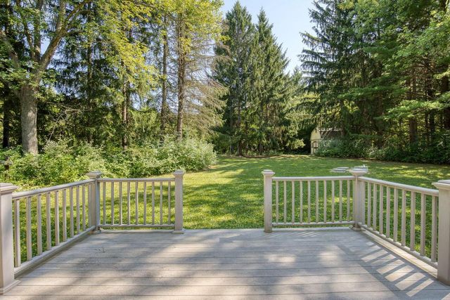 S67W24425 Skyline AVENUE, Waukesha, WI 53189