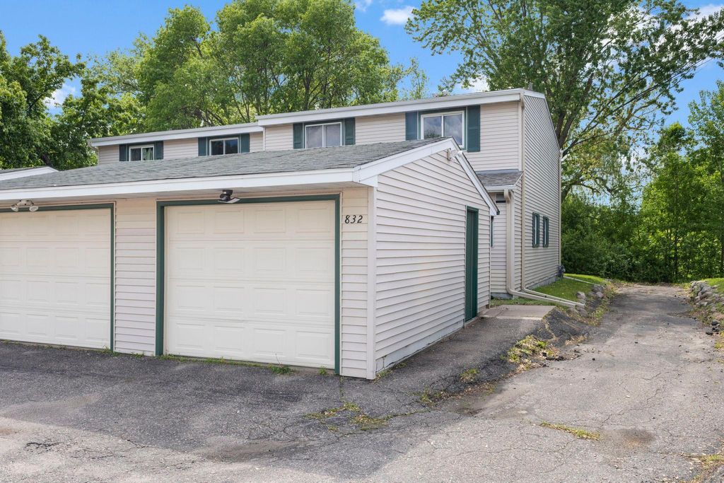 832 Woodgate Drive 107, Vadnais Heights, MN 55127