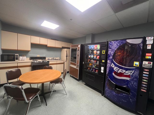 7808 W COLLEGE Drive LL3, Palos Heights, IL 60463