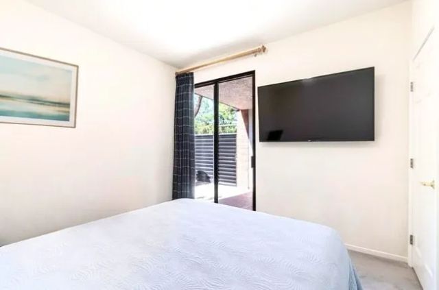 4765 Park Encino Lane 133, Encino, CA 91436