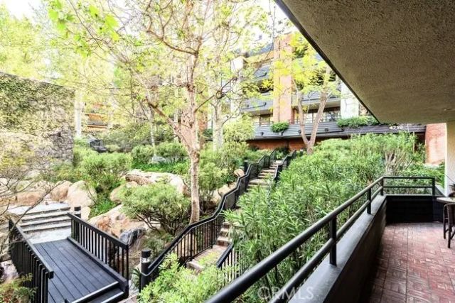 4765 Park Encino Lane 133, Encino, CA 91436