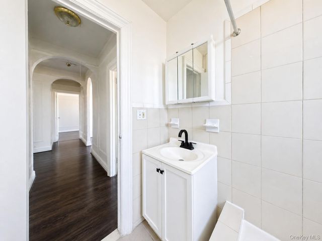700 Oakland Place 3A, Bronx, NY 10457