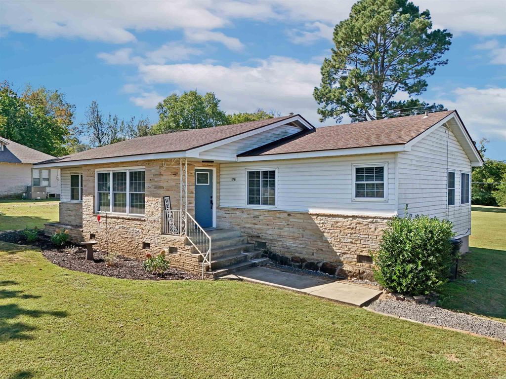 176 W James Road, Clinton, AR 72031