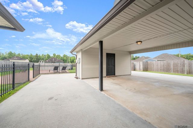 38513 East Court, Prairieville, LA 70769