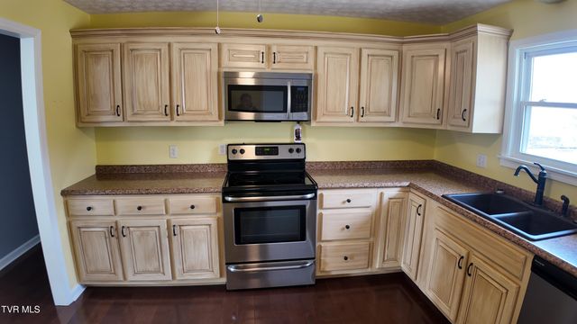 123 Valley View Drive, Rogersville, TN 37857