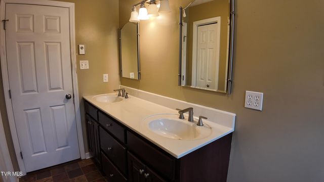 123 Valley View Drive, Rogersville, TN 37857