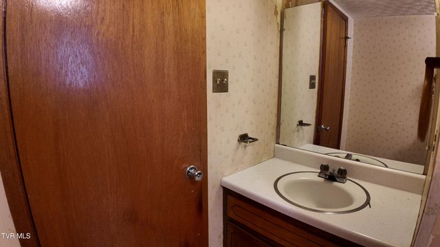 123 Valley View Drive, Rogersville, TN 37857