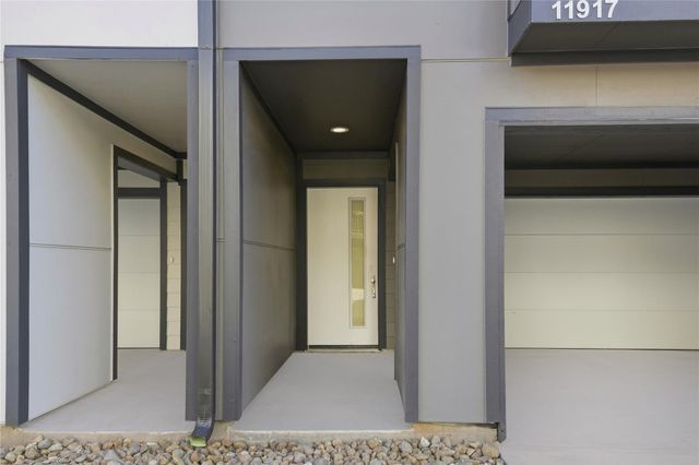 11917 N Hoa Sen Circle, Houston, TX 77072