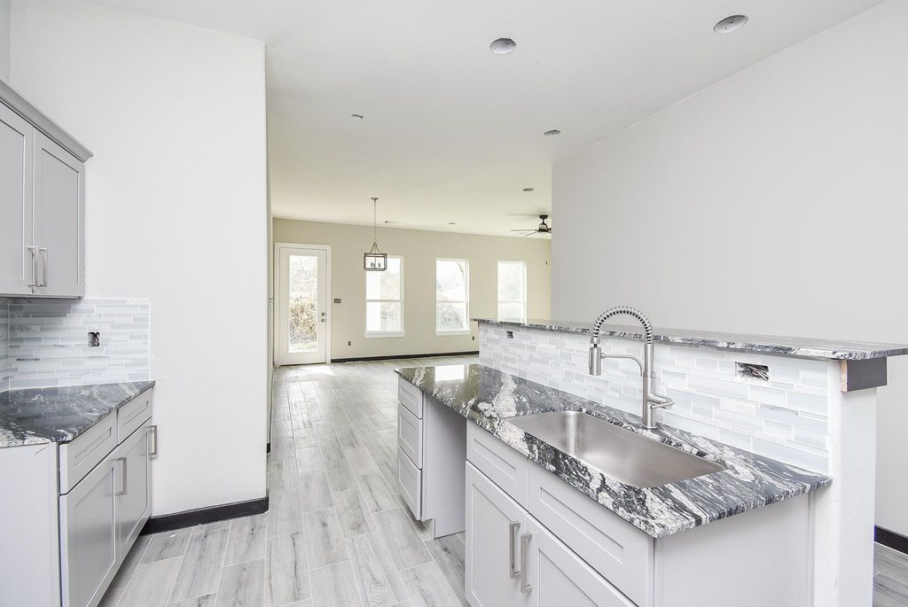 209 Silverleaf Road, Sweeny, TX 77480