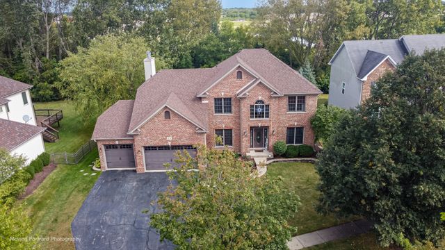 404 Heatherwood Drive, Oswego, IL 60543