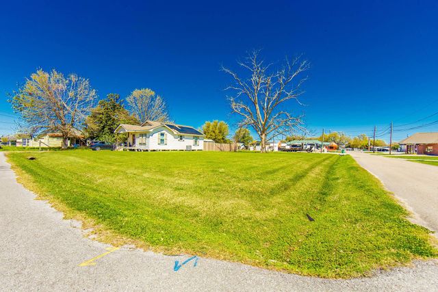 311 Fourth St, Lockport, LA 70374