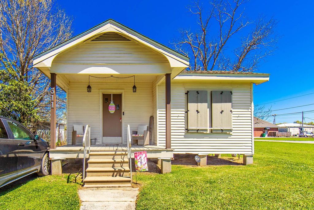311 Fourth St, Lockport, LA 70374