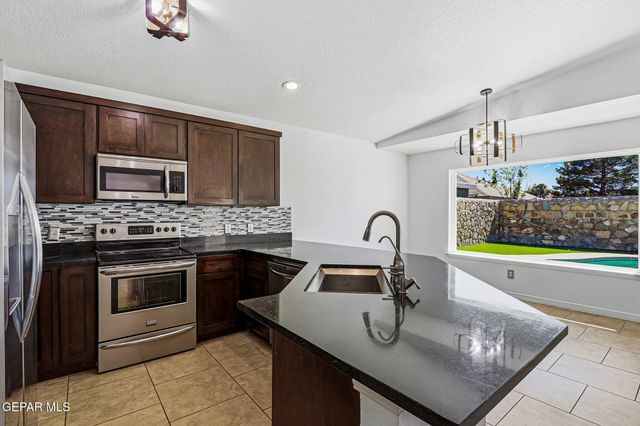 415 MERCER Lane, Horizon City, TX 79928