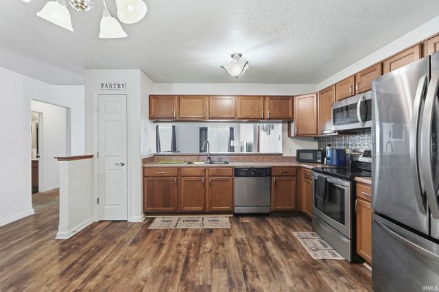 10125 Greenmoor Drive, New Haven, IN 46774