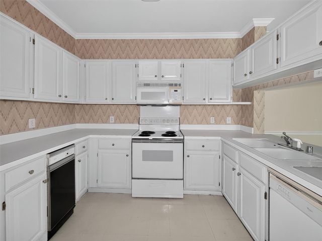 2111 Welch B214, Houston, TX 77019