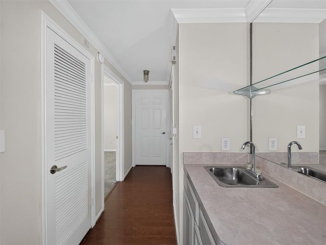 2111 Welch B214, Houston, TX 77019