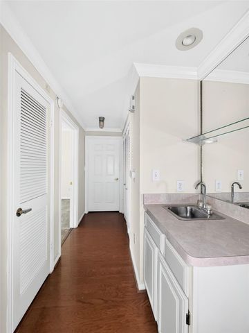 2111 Welch B214, Houston, TX 77019