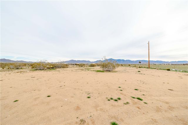 14948 N Canyon Drive, Dolan Springs, AZ 86441