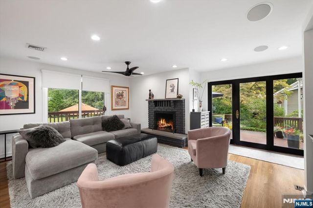 734 Greentree Lane, Oradell, NJ 07649